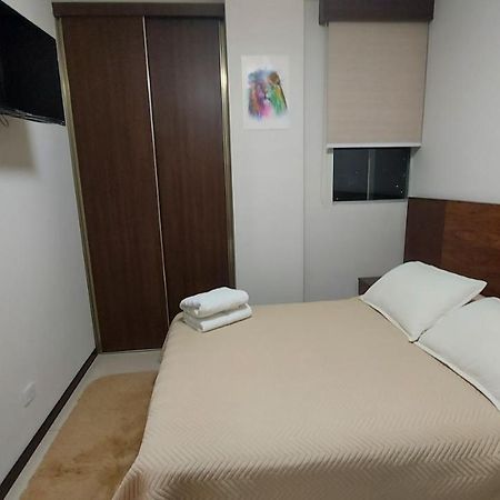 Hermoso Y Unico Apartamento Moderno, En Pleno Centro De Santa Cruz, Con Netflix Wi-Fi De 60 Mb, Estacionamiento Gratis Y Ac En Todos Los Ambientes Santa Cruz de La Sierra Bagian luar foto